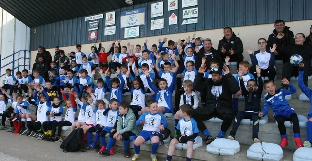 photo  des jeunes passionnés du ballon rond.  &copy;  le maine libre 