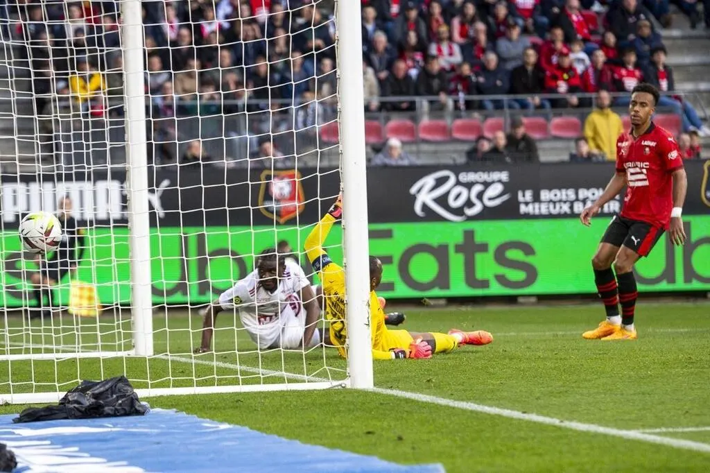 Le dernier cadeau de Lilian Brassier au Stade Brestois . Sport Le dernier cadeau de Lilian Brassier au Stade Brestois . Sport