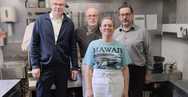 photo  la nouvelle équipe à la crêperie de la petite auberge à malicorne  &copy;  ouest-france 