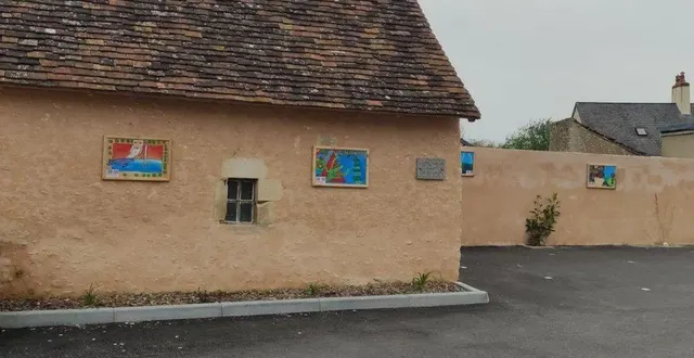 photo  les œuvres réalisées par les élèves vernis puis fixés sur les bâtiments publics par des bénévoles lors de la journée citoyenne. à découvrir au gré d’une balade dans la commune.  &copy;  le maine libre 