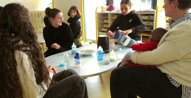 photo  à sablé, les jeunes profitent des vacances scolaires pour apprendre le métier de baby-sitter, et qui sait peut-être trouver leur premier emploi.  &copy;  le maine libre 