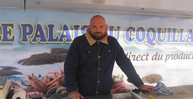 photo  mario vend du poisson depuis le mois d’avril 2024, au marché de gacé.  &copy;  ouest-france 