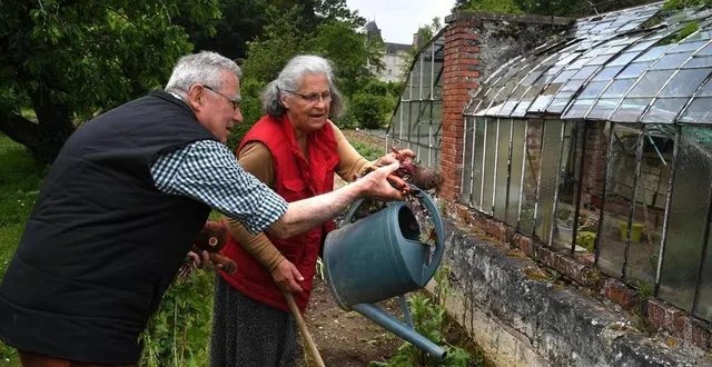 photo  savennières, epiré. le parc et jardin du château d’epiré, de françoise et jacques bizard, ouvre ses portes comme cinq autres jardins les 4 et 5 mai pour le neurodon.  &copy;  archives co – laurent combet 