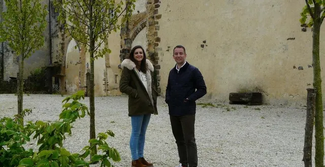 photo  bérénice durand et charly besnard attendent de nombreux convives pour cette grande première des festins du prieuré.  &copy;  le maine libre 