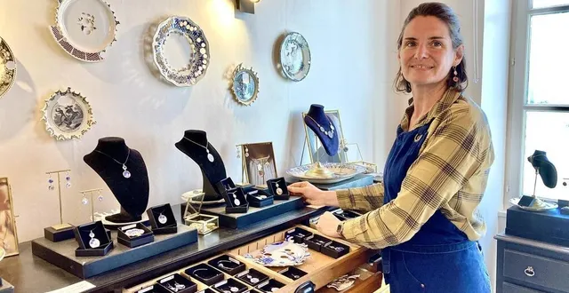 photo  clélia chotard dans dans sa nouvelle boutique, 5 place duguesclin à malicorne.  &copy;  ouest-france 