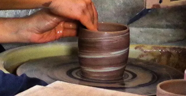 photo  au fuilet, dont la poterie est une activité traditionnelle, sept céramistes s’exposent à la maison du potier  &copy;  maison du potier. 