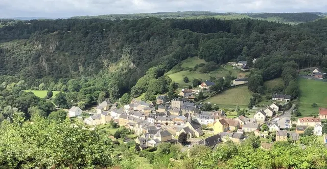 photo  ici, une vue de saint-léonard-des-bois depuis le haut fourché à 217 mètres d’altitude.  &copy;  archives le maine libre 