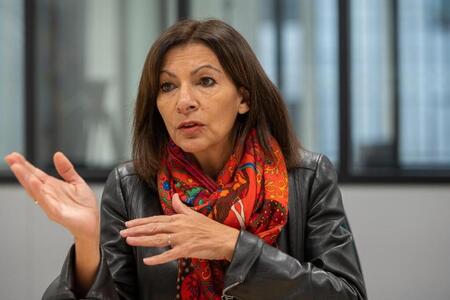 photo Anne Hidalgo, maire socialiste de Paris, confiante pour son grand plongeon dans la Seine. Photo : archive Daniel Fouray / Ouest-France 