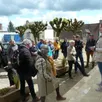 photo  juliette leproux accueille les nombreux visiteurs sur le parvis de la mairie de montmirail (sarthe), autrefois une gendarmerie. 