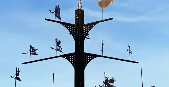 photo  l’atelier de la girouetterie crée pièces uniques et poétiques qui peuplent ensuite les toits, les jardins…  &copy;  girouetterie du coudray-macouard 