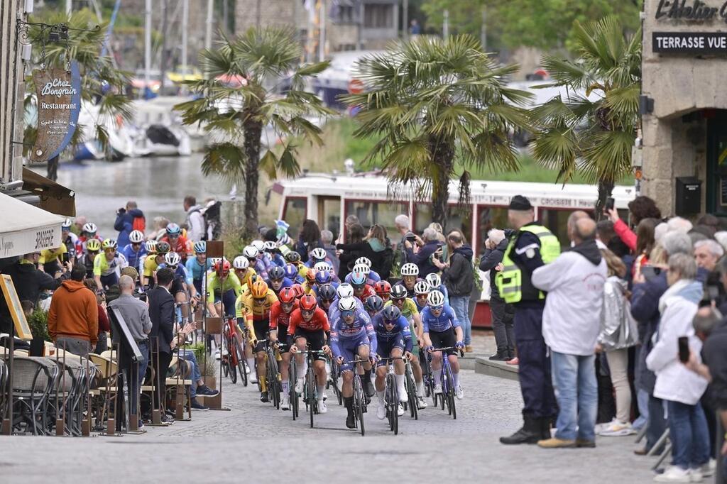 EN IMAGES. « C’est une ambiance Tour de France » : le Tour de Bretagne ...