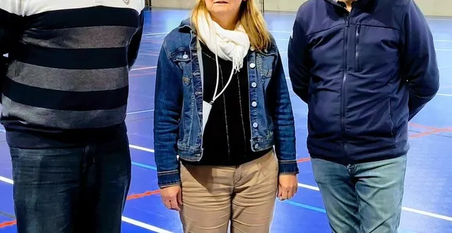 photo  élu et représentants du club pour les 24 heures basket des 3 et 4 mai à la salle omnisports de neuville.   &copy;  le maine libre 