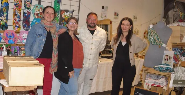 photo  treize artisans locaux proposent leurs créations dans la galerie marchande du centre commercial. une belle idée de cadeaux pour la fête des mères.  &copy;  ouest-france 