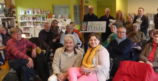 photo  l’équipe du magazine « pays du perche » a présenté son dernier numéro aux administrateurs des amis du perche.  &copy;  ouest-france. 