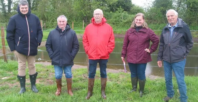 photo  sébastien gourdel, président de la communauté de communes des vallées d’auge et du merlerault ; christophe bignon, 2e vice-président du syndicat mixte du bassin-versant de la touques ; gérard rosé, maire de sap-en-auge ; sandie albiach, technicienne de bassin-versant et guy willot, maire adjoint de sap-en-auge.  &copy;  ouest-france 