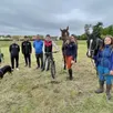 photo une partie des participants à l’épreuve de « ride and bike » qui mixait cheval et vtt, mercredi 1er mai 2024, à juigné randos.