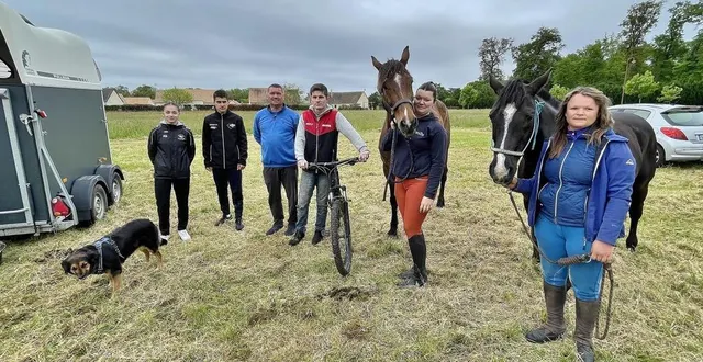 photo  une partie des participants à l’épreuve de « ride and bike » qui mixait cheval et vtt, mercredi 1er mai 2024, à juigné randos.  &copy;  ouest-france 