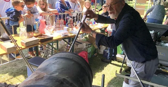 photo  vieux métiers, vieilles machines… la fête de montfort-le-gesnois attire chaque année beaucoup de visiteurs.  &copy;  archives le maine libre 