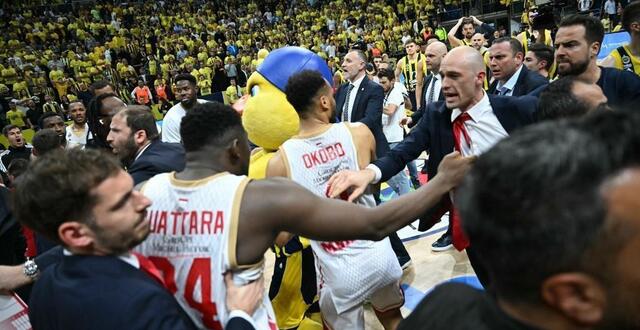 VidÉo Euroligue Grosse Tension à La Fin De Fenerbahçe Monaco Des Fans Turcs Sur Le Terrain 0532