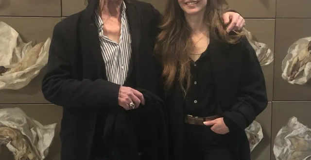 photo  mathilde et guy brunet devant les lapins écorchés.  &copy;  le maine libre 