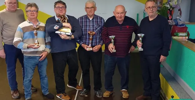 photo  finalistes et responsables lors de la remise des trophées.  &copy;  ouest-france 
