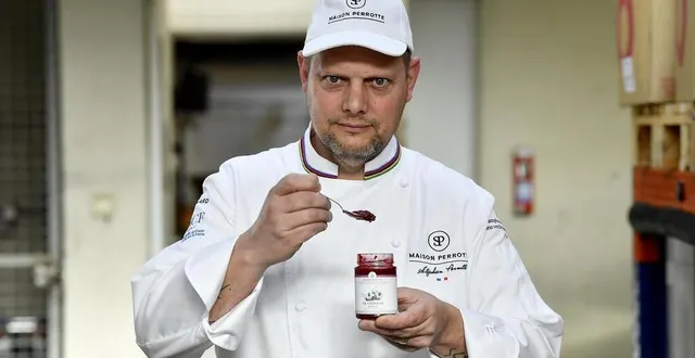 photo  stéphan perrotte fabrique chaque année 300 000 pots de confitures, dans son atelier à vaudelnay (maine-et-loire).  &copy;  marc roger, ouest-france 