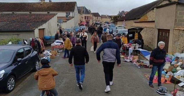photo  exposants et visiteurs ont bravé la pluie.  &copy;  le maine libre 