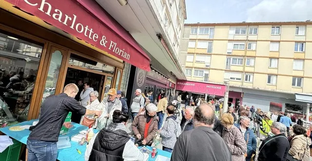 photo  la boucherie cohu organisait un barbecue sur le marché de courteille, dimanche 5 mai 2024.  &copy;  ouest-france 