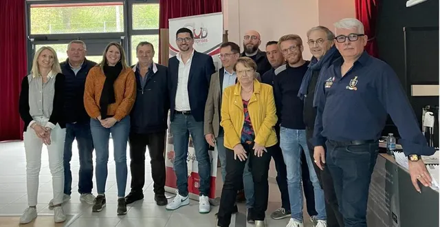 photo  les adhérents étaient réunis à la salle simone-veil de lombron.  &copy;  océane fayolle vidéo 