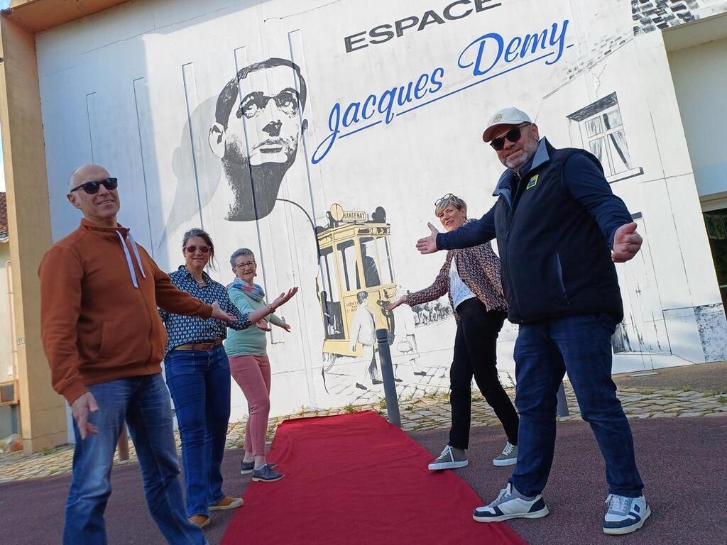 Le Festival De Cannes Déroule Son Tapis Rouge Jusquau Cinéma Jacques Demy De Divattes Sur Loire 