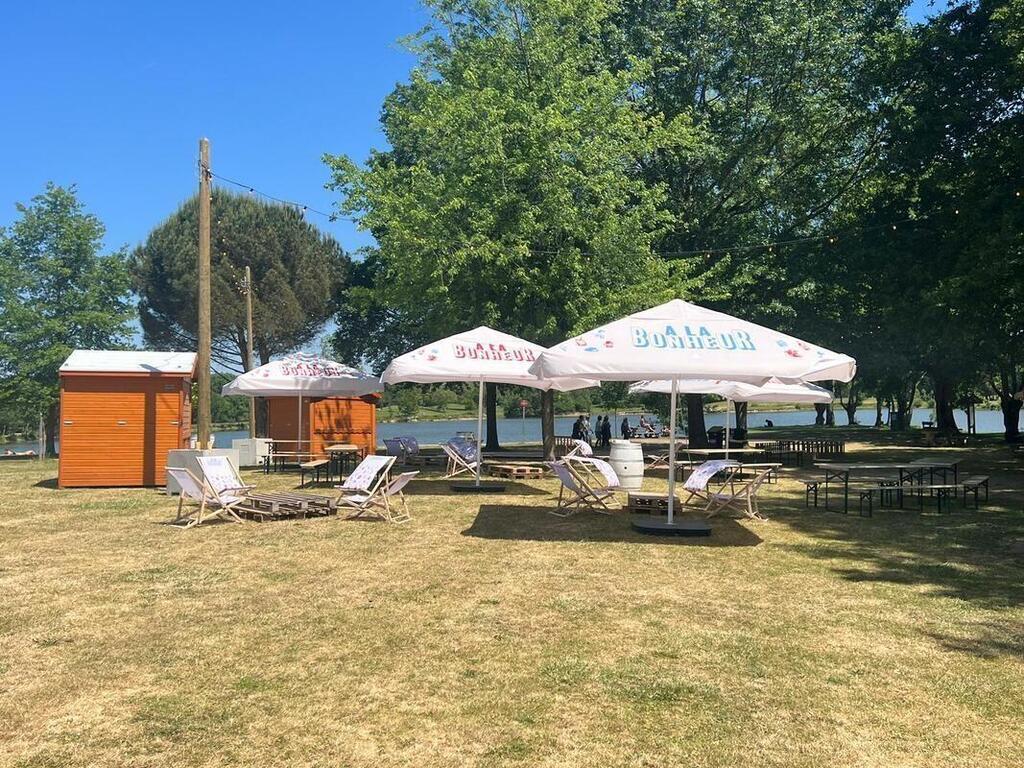 À La Bonne Heure Une Guinguette Près Du Lac De Grand Lieu Au Sud De