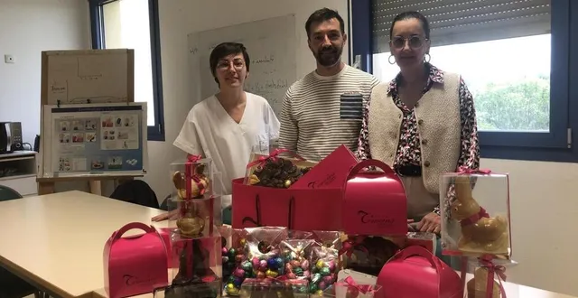 photo  davy guihaire, de l’association cadet roussel, aux côtés d’émilie françoise et de magali rabot, du service pédiatrie de l’hôpital de flers (orne).  &copy;  ouest-france 