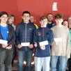 photo  les six jeunes ayant œuvré du 29 avril au 3 mai à oizé ont reçu chacun un chèque de 60 €. 