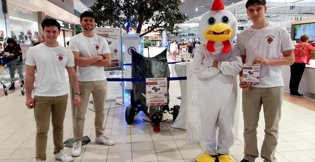 photo  quelques-uns des sept étudiants qui préparent la première coursede caisses à savon de montval-sur-loir.  &copy;  le maine libre 