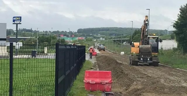 photo  tandis que les travaux de la rue de villeneuve dureront jusqu’au14 mai, les trois entreprises de la rue ont trouvé des solutions.  &copy;  ouest-france 