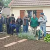 photo samedi, le groupe maison pour tous a proposé une première rencontre autour du jardinage. un moment de discussions organisé dans le jardin de lulu, réjouit : « c’est bien, on a eu de la visite ! » chacun a pu échanger sur les manières de faire, et livrer quelques conseils. « cela nous donne des idées pour se lancer », a expliqué un jeune couple novice en la matière. une distribution de graines a eu lieu avant de se quitter.
