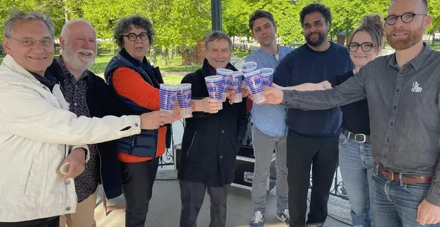 photo  élus et membres de frak’art ont dévoilé les grandes lignes de la dixième édition d’alençon plage, qui se tiendra du 25 juillet au 17 août.  &copy;  ouest-france 
