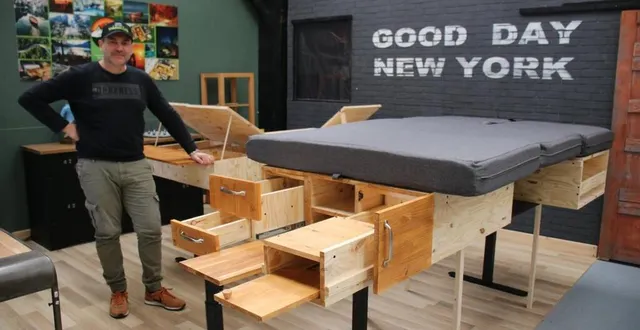 photo  dans son showroom, laurent inisan, présente ses kits modulables pourl’aménagement de fourgons et de vans.  &copy;  ouest-france 