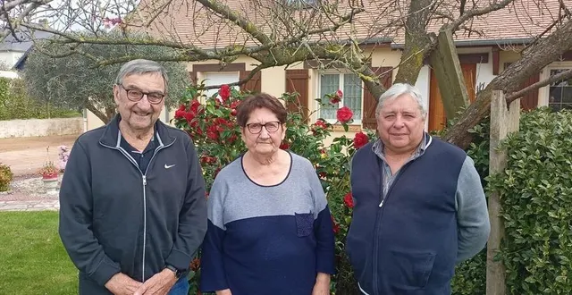 photo  annick tourteau, la fille de roger bazille, maire pendant trente-neuf, avec son mari claude (à gauche), ancien adjoint, et daniel bazille, adjoint actuellement.  &copy;  ouest-france 