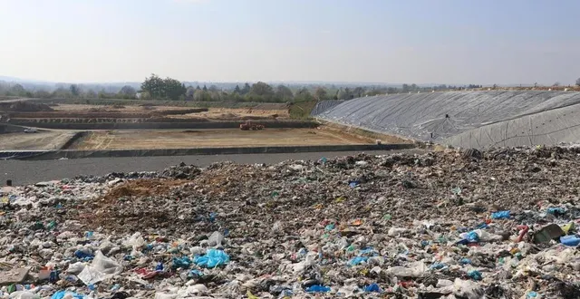 photo  actuellement, la moitié des déchets du sirtom flers-condé sont enfouis sur le site de cuves, dans la manche.  &copy;  archives 