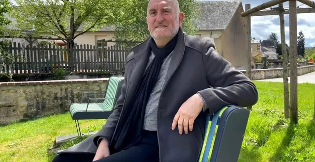photo  la ferté-bernard, 6 mai 2024. adhérent et élu écologiste pendant plus de 20 ans, franck rolland, ici sur les bancs de la rue florant, assure qu’il ne briguera pas la mairie fertoise en 2026.  &copy;  le maine libre 