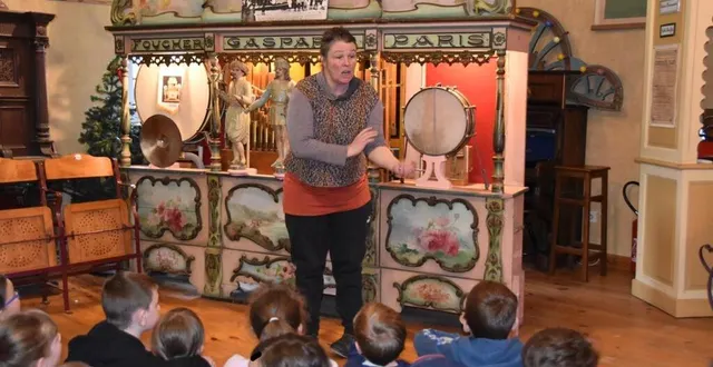 photo  les enfants sont toujours aussi captivés par les commentaires de florence et par les instruments automatiques comme l’orgue de foire.  &copy;  le maine libre 