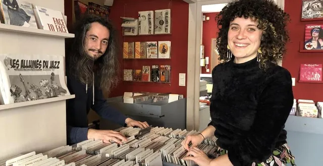 photo  dans la boutique les allumés du jazz, clémence ferrand et aurel lançon, deux anciens de l’europajazz. ils sont désormais salariés de l’association.  &copy;  ouest-france 
