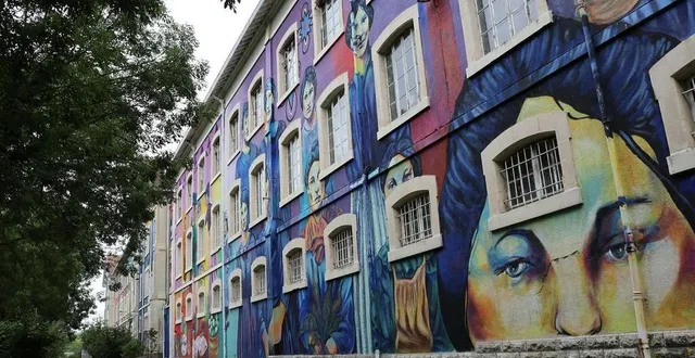 photo  sur la façade de la manufacture des tabacs, au mans, l’artiste héol a peint une grande fresque. un site incontournable du street-art manceau.  &copy;  ouest-france 