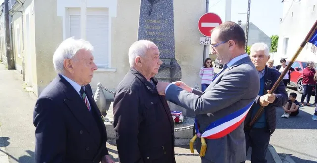 photo  mercredi, david chollet, maire, a médaillé marc quintil, pour sa bravoure lors de la guerre d’algérie.  &copy;  ouest-france 