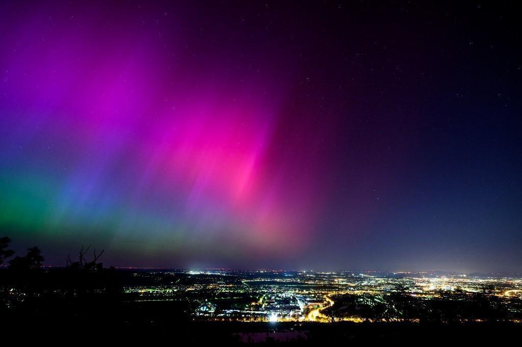 EN IMAGES. Tempête solaire de nombreuses aurores boréales observées en France cette nuit