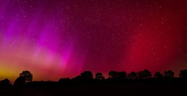 photo  une aurore boréale photographiée par arnold d’hostel, dans la nuit de vendredi à samedi 11 mai vers minuit dans la commune de la motte, en bretagne.  &copy;  arnold d’hostel 