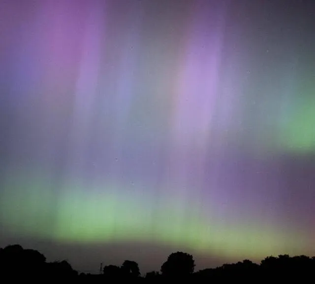 photo aurore boréale capturée à juigné-sur-sarthe, près de sablé.  ©  samuel bruneau