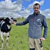 photo cyril lemaitre est éleveur de vaches laitières prim’holstein à auvers-le-hamon, au nord de sablé-sur-sarthe.