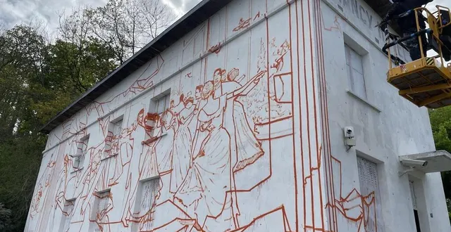 photo  l’artiste sckaro donne une nouvelle vie au nancy hôtel de bagnoles-de-l’orne, dans l’orne. il a débuté jeudi 2 mai 2024.  &copy;  ouest-france 